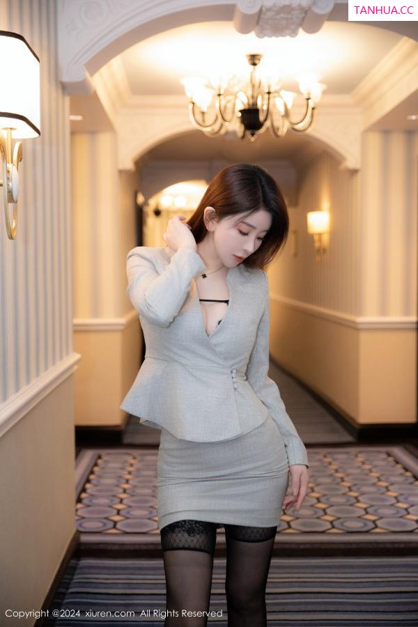   [XiuRen]高清写真图 2024.06.18 No.8716 雨儿酱eve 黑丝美腿第3张图片